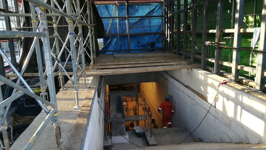 Kończy się budowa nowego peronu na Dworcu Głównym. Już wiemy, kiedy go otworzą (ZDJĘCIA)