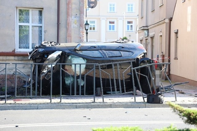 Zdjęcia wykonane po wypadku, do którego doszło pod koniec czerwca 2023 roku w Grodzisku Wielkopolskim.