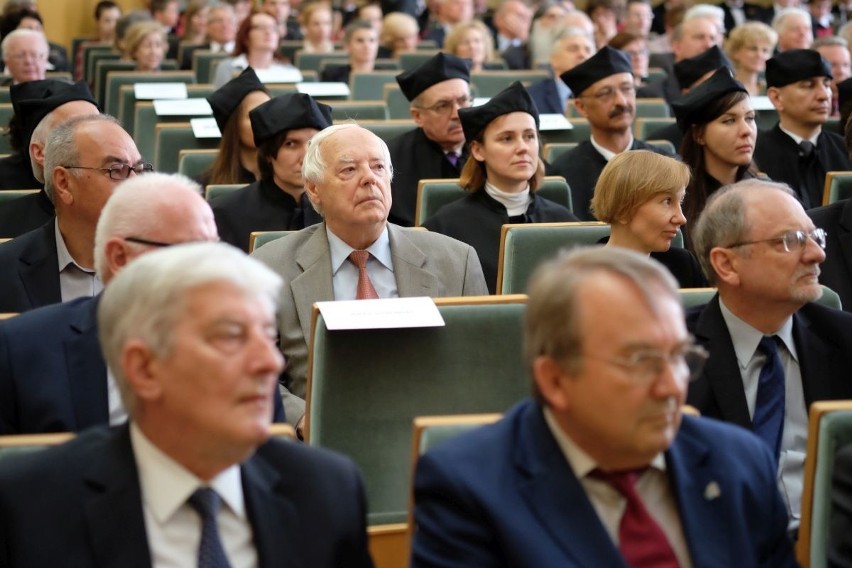 Andrzej Byrt z doktoratem honoris causa UEP