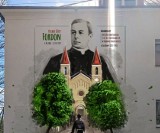 W Dąbrowie Białostockiej będzie nowy mural. Ścianę domu katechetycznego ozdobi wizerunek budowniczego świątyni 