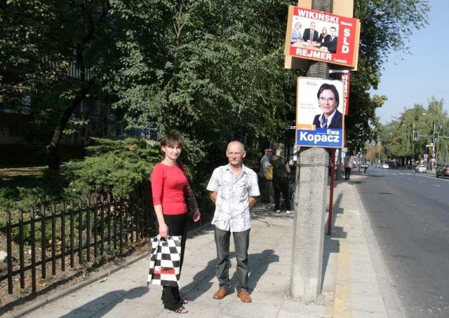 - Plakaty wyborcze tylko zaśmiecają miasto. To już naprawdę staje się irytujące &#8211; uważają Marzena i Cezary Graczyk, których spotkaliśmy przy ulicy 25 Czerwca.
