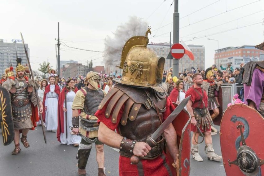 Imieniny Ulicy Święty Marcin 2018 - tak wyglądał korowód i...