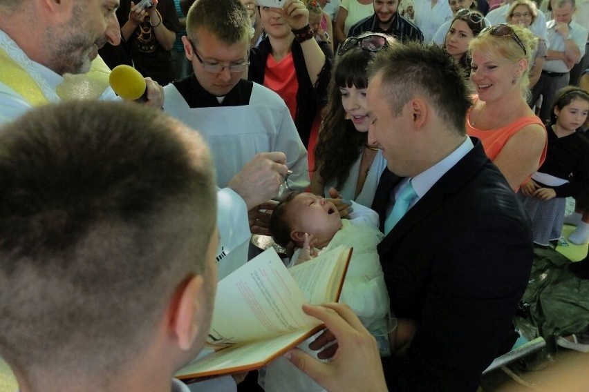 Chrzest małej Julii Łucji podczas Lubelskiej Pielgrzymki na...