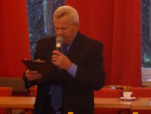 Radny Waldemar Tuz podczas sesji Rady Miasta, złożył krótkie oświadczenie w którym m.in. stwierdził, że z członkostwa w klubie radnych  PO zrezygnował sam już w grudniu minionego roku.
