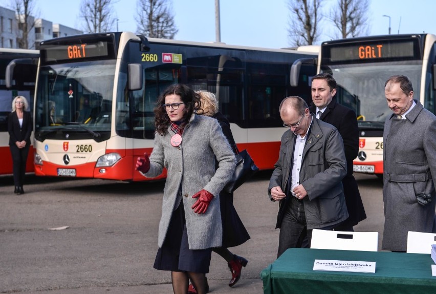 Podpisanie umowy na wynajem 48 nowych autobusów Mercedes...