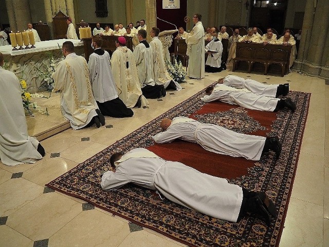 Święcenia kapłańskie diakonów z  łódzkiego Seminarium 35 plus