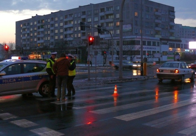 Przejście w centrum Stalowej Woli, gdzie doszło do potrącenia pieszej przez opla.