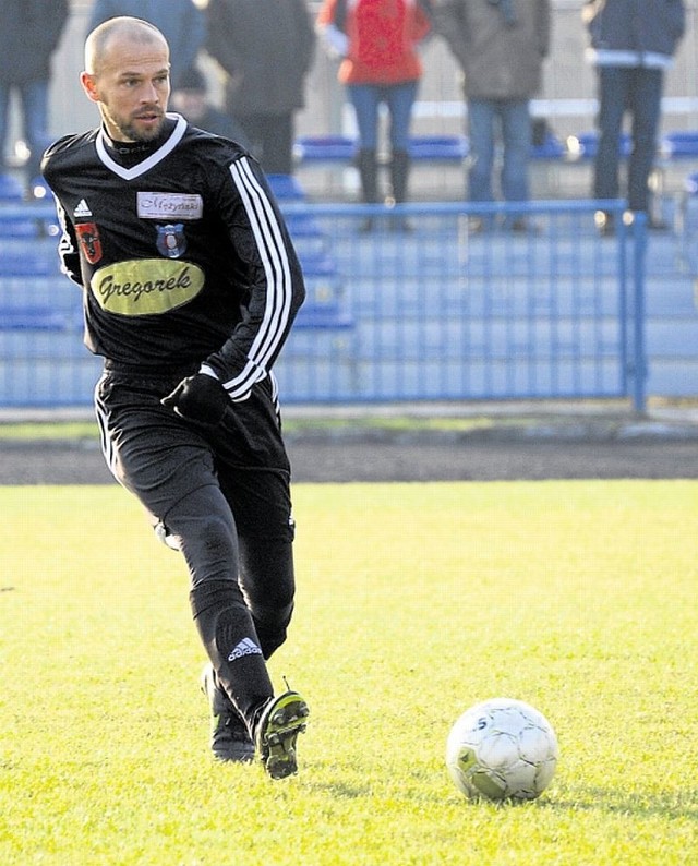 Trener Olimpii Zambrów Krzysztof Zalewski wierzy, że jego zespół na wiosnę będzie silny i zrealizuje swój cel - awans do II ligi