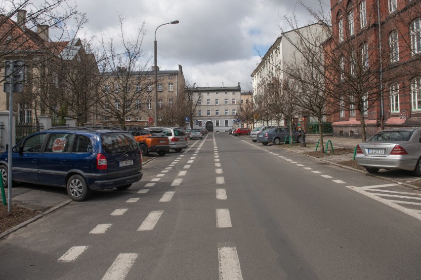 Parking miałby powstać na boisku szkół 36 i 92....