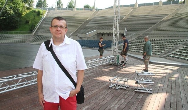 Na scenie w amfiteatrze jeszcze pusto, ale już w piątek próby a w niedzielę koncert Gospodarze Gościom, który reżyseruje i na który zaprasza Arkadiusz Szostak.