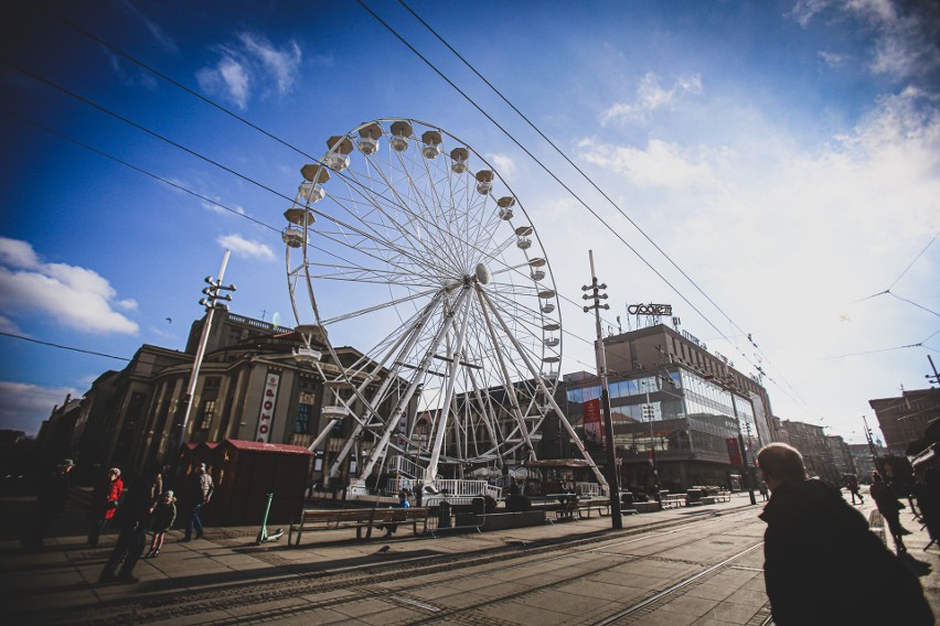 Katowice. Jarmark Bożonarodzeniowy 2021 na rynku już trwa....