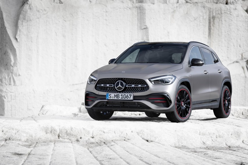 Nowy Mercedes GLA, w porównaniu z poprzednikiem, ma bardziej...