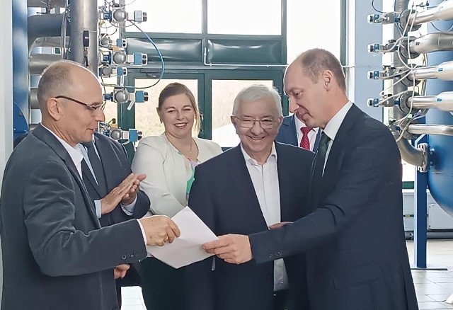 Podpisanie umowy na rozbudowę i modernizację stacji uzdatniania wody w Starym Korczynie.