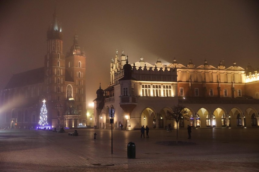 Sylwestrowa noc w Krakowie rok temu.