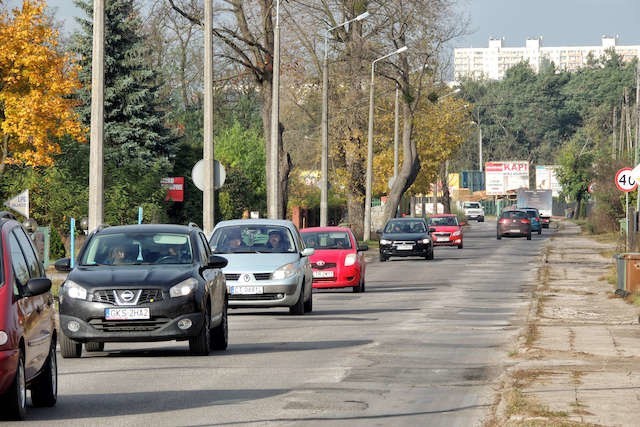 W ostatnich latach ulicę Turystyczną w centrum Kaszczorka tylko łatano. Teraz tę ważną dla wschodniej części miasta drogę czeka gruntowny remont