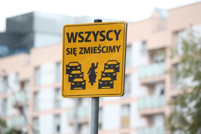Reklamy imitujące znaki pojawiły się na głównych ulicach Wrocławia