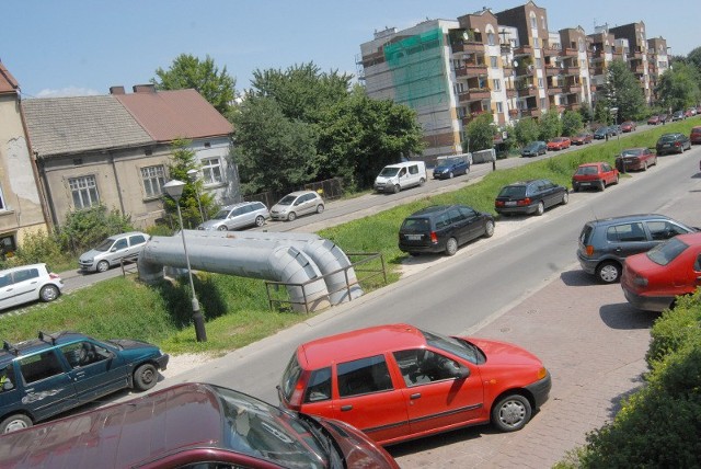 Parking na kanale potoku Mikośka gotowy będzie dopiero w przyszłym roku.