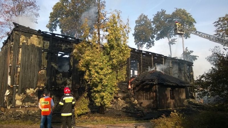 Pożar w Mileszkach. Doszczętnie spłonął zabytkowy kościół św. Doroty [ZDJĘCIA, FILM]