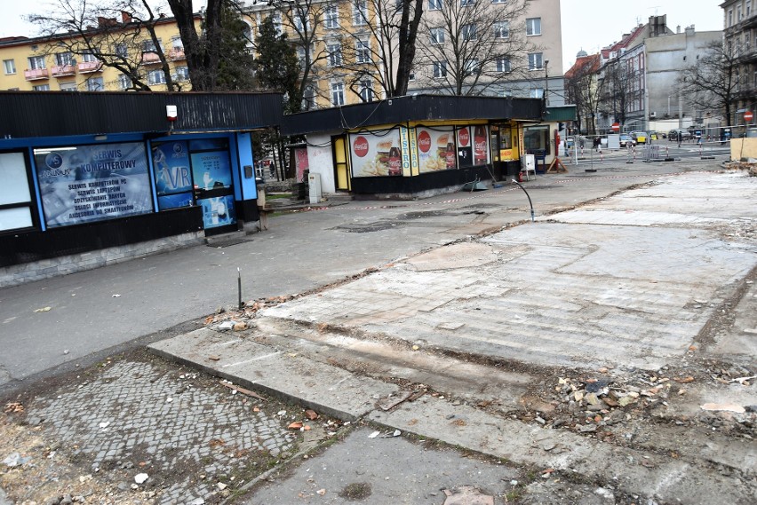 Centrum przesiadkowe Opole Główne. Trwają prace rozbiórkowe...