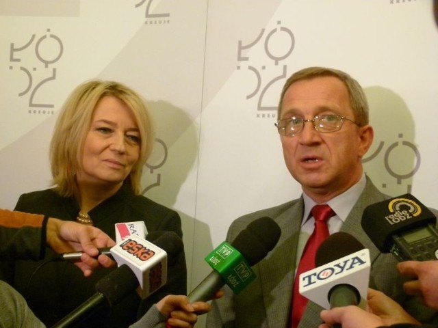 Prezydent Łodzi Hanna Zdanowska i Andrzej Chojnacki, zastępca dyrektora Wydziału Budynków i Lokali Urzędu Miasta Łodzi.