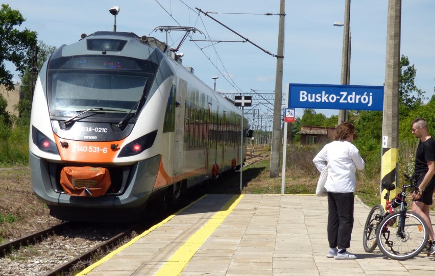 Wraca wakacyjny pociąg z Kielc do Buska-Zdroju [WIDEO, ZDJĘCIA]