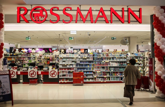 Rossmann wycofuje kremy z niskim filtrem SPF. Drogeria chce zachęcić klientów do lepszej ochrony przed słońcem