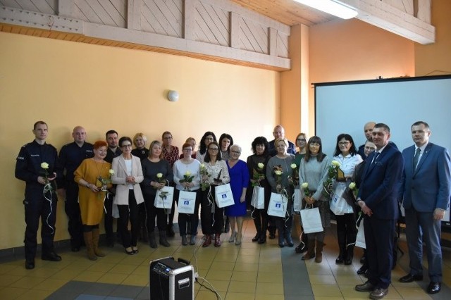 W konferencji uczestniczyli m.in. pracownicy Urzędu Gminy w Grodzicznie, przedstawiciele z Sądu Rejonowego w Nowym Mieście Lubawskim, nauczyciele, policjanci