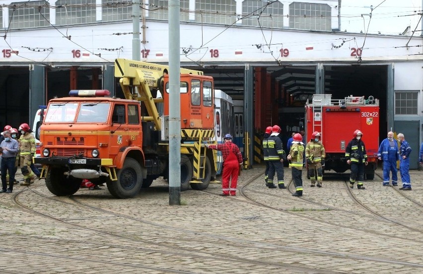 Pracownik MPK wpadł pod tramwaj na terenie zajezdni na...