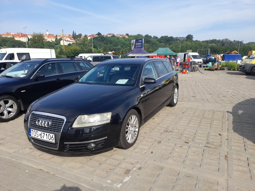 Samochody na giełdzie w Sandomierzu, w sobotę 31 lipca. Jest w czym wybierać [FOTO]
