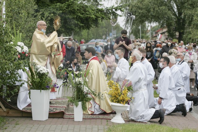 Procesja Bożego Ciała w dobie kornawirusa na słupskich ulicach | Głos  Pomorza