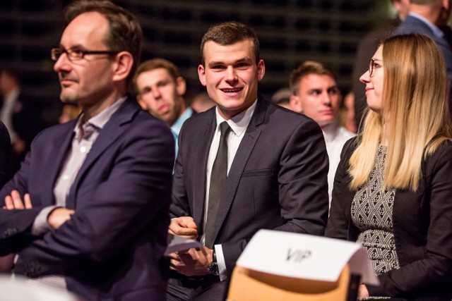 XV Gala Sportu w Gdańsku. Na zdjęciu w środku Mateusz Biskup