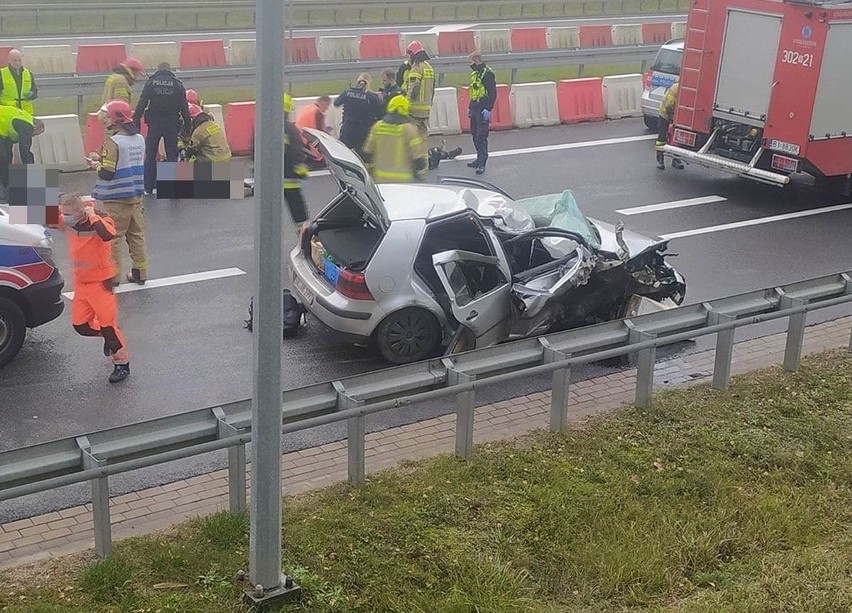 Sochonie. Wypadek na DK19 przed wjazdem na DK8. Golf wbił...