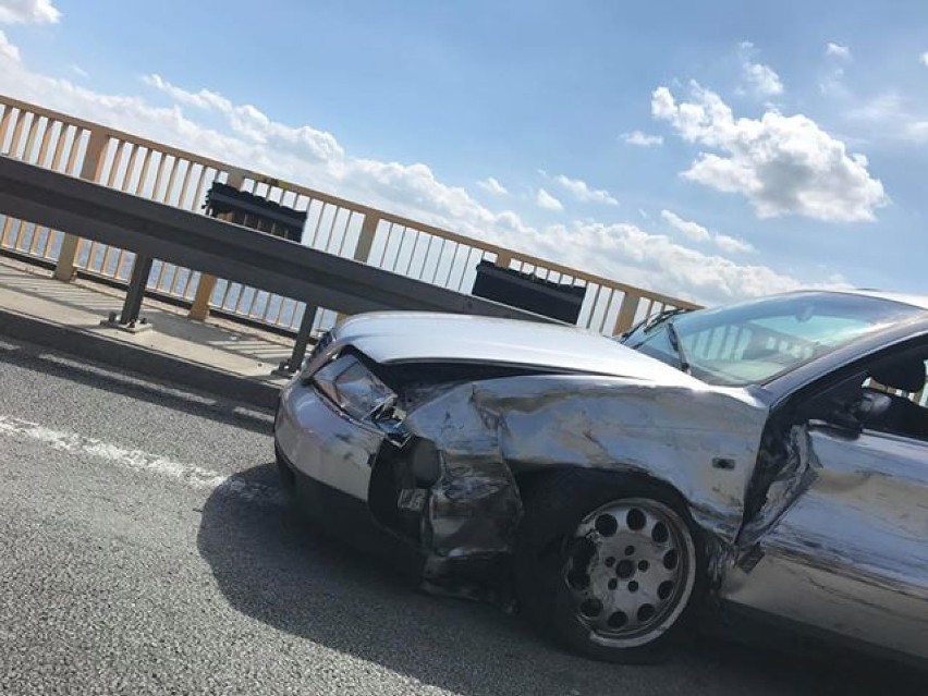 Wypadek na moście w Kiezmarku 24.07.2018. Ruch odbywał się wahadłowo [zdjęcia]