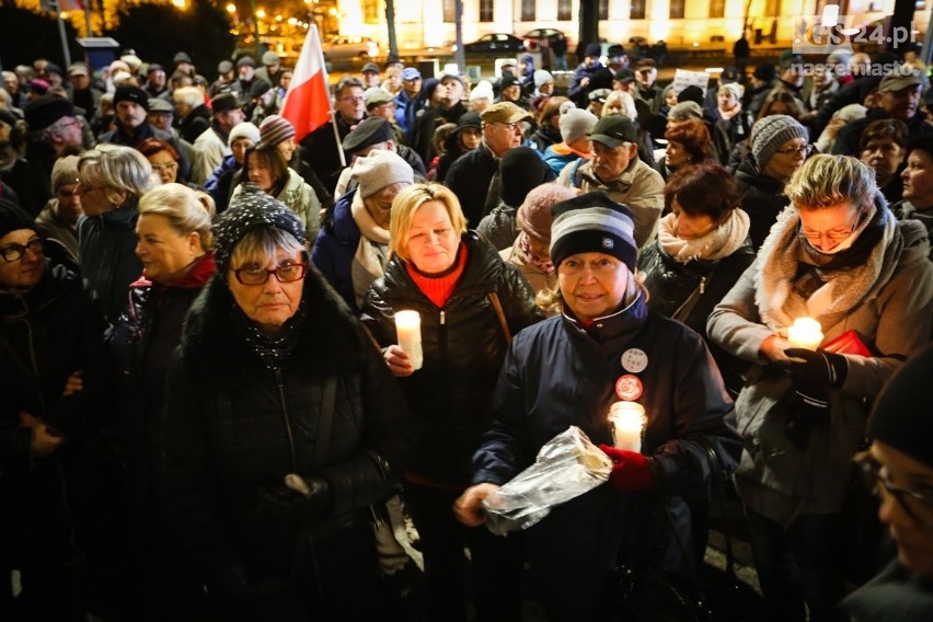 Protest w obronie sądów w Szczecinie. Przyszło kilkaset osób