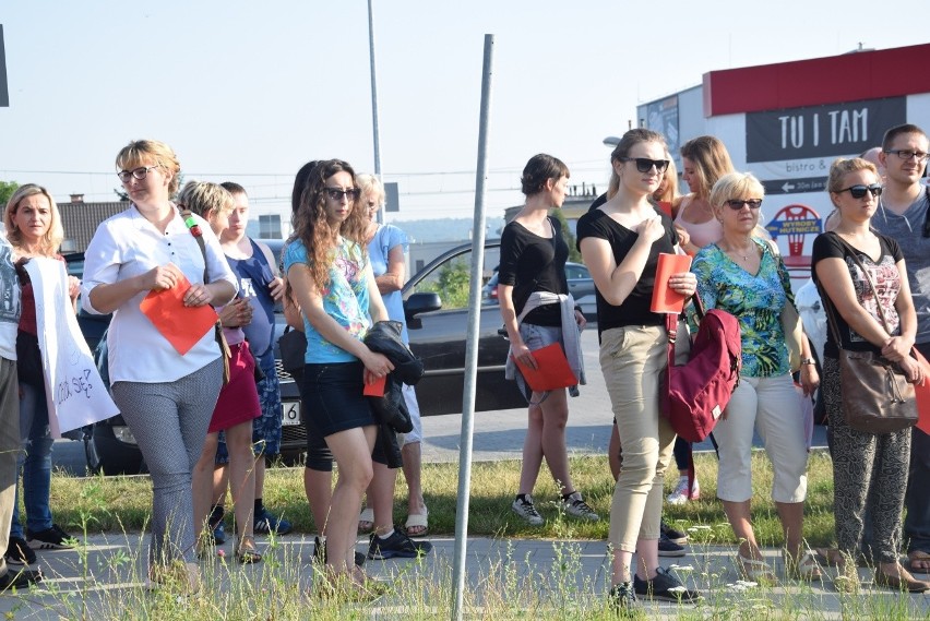 Około stu skawinian protestowało przeciw zatruwaniu...