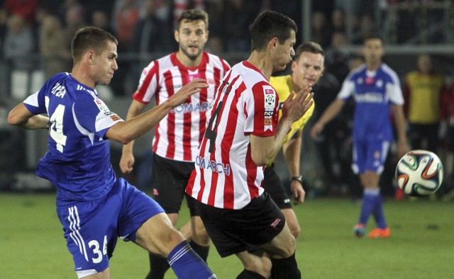 Mateusz Żytko (nr 4) znakomicie kierował obroną Cracovii - tak, że zachowała czyste konto