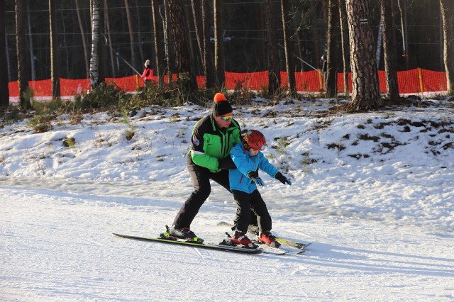 Na Stadionie w Kielcach, w niedzielę 12 lutego nie brakowało narciarzy, większość uczyła się jeździć. Zobacz kolejne zdjęcia