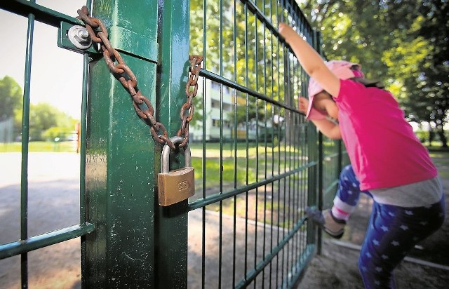 Nie cały plac zabaw, ale jego część, ma jutro znaleźć nowego właściciela. Komornik z Bydgoszczy wystawił  fragment placu, należący do dłużnika