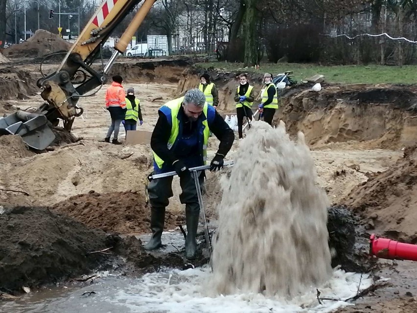 Na terenie budowy tramwaju na Naramowice - na skrzyżowaniu...