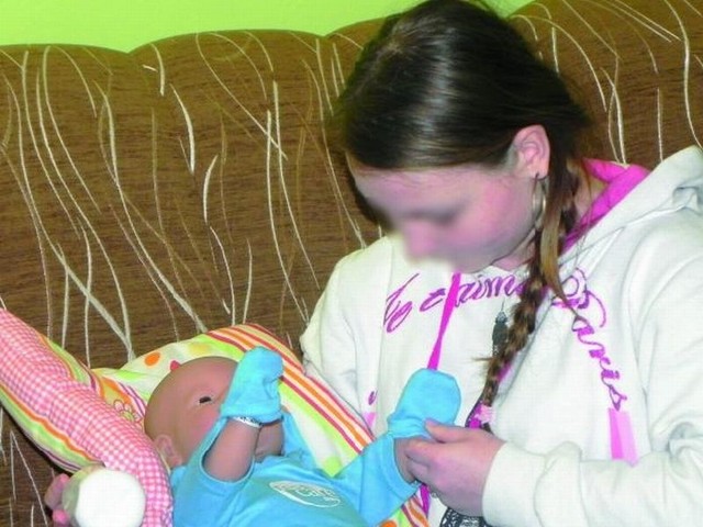 Magda już rozpoczęła tygodniową opiekę nad lalką. Podobną praktykę w przyszłości odbędą wszystkie wychowanki ośrodka.