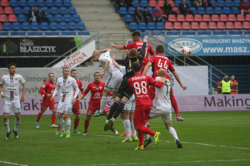 Piast Gliwice - Śląsk Wrocław 2:0. Kibice Śląska wyszli ze stadionu RELACJA + ZDJĘCIA + OPINIE