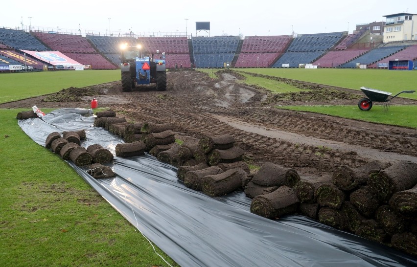 W tej chwili na stadionie Pogoni przy ul. Twardowskiego...