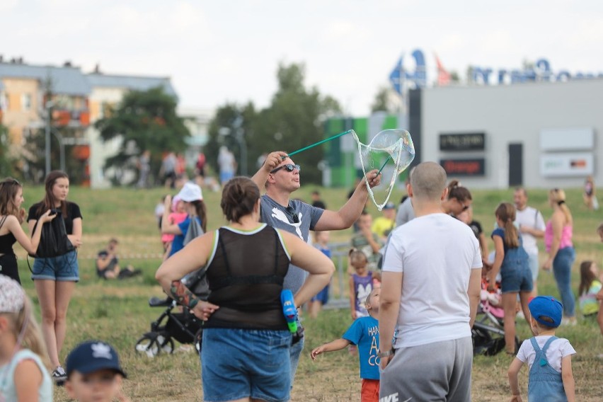 Podczas Festiwalu kolorów można było tańczyć przy muzyce,...