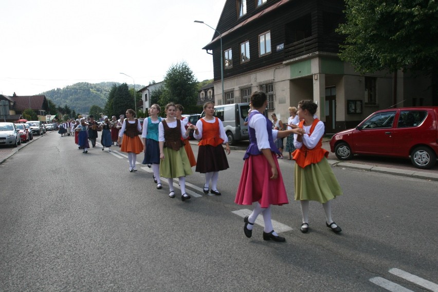 Tydzień Kultury Beskidzkiej 2016: Drugi dzień święta folkloru. Barwny korowód w Szczyrku [ZDJĘCIA]