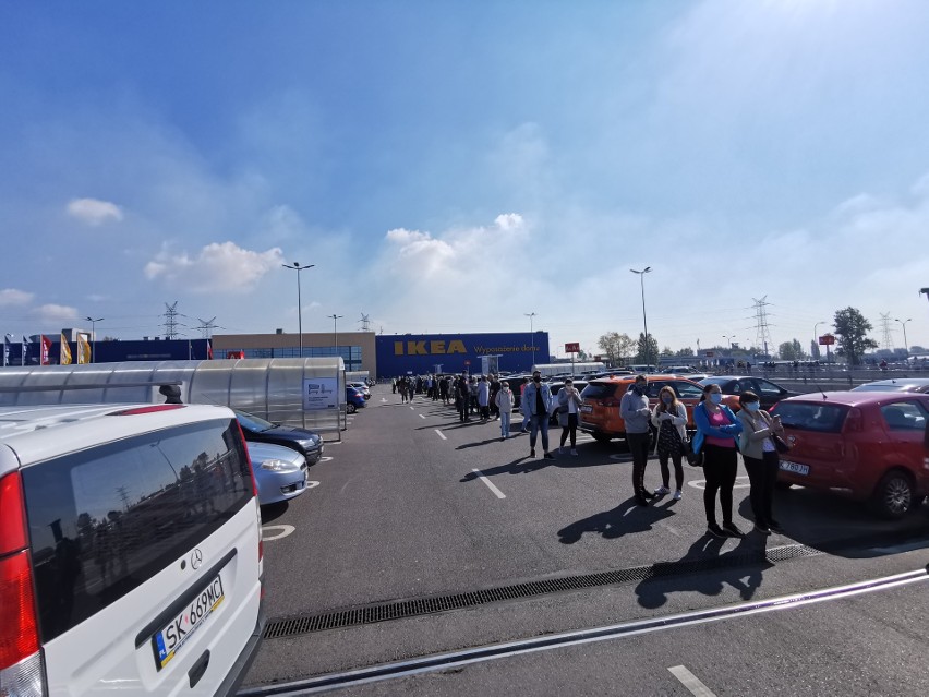 IKEA w Katowicach otwarta. Kolejka do sklepu 4 maja rano...