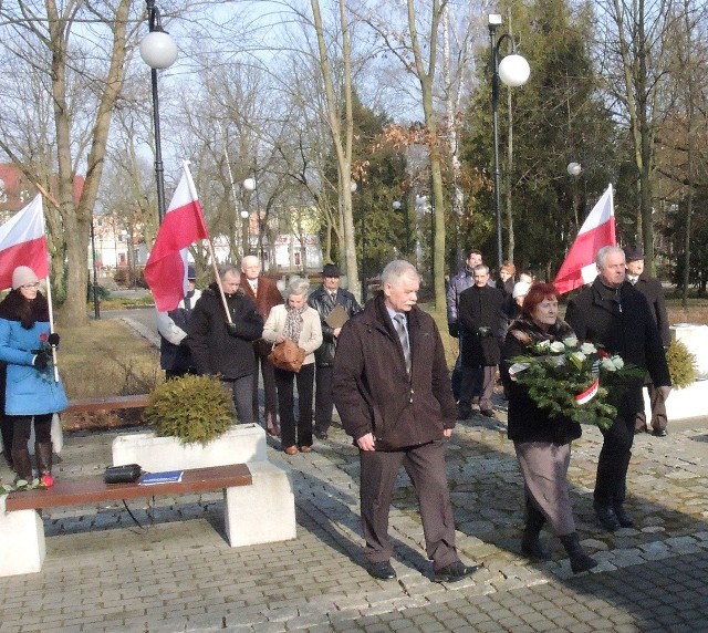 Apel i złożenie kwiatów - Dzień Żołnierzy Wyklętych w Miastku