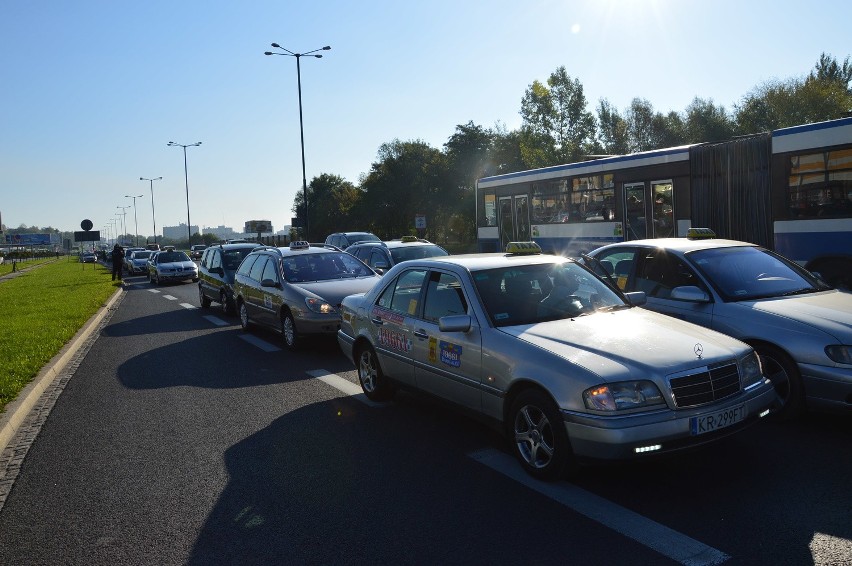 Taksówkarze protestowali w Krakowie [ZDJĘCIA]