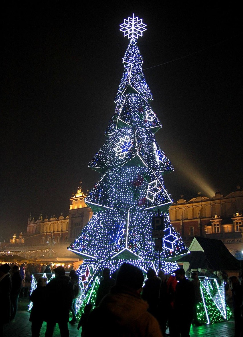 Kraków. Ruszyły Targi Bożonarodzeniowe, Rynek jest pięknie przystrojony