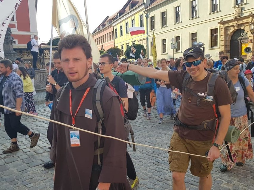 Z Wrocławia wyruszyła piesza pielgrzymka na Jasną Górę (ZDJĘCIA)