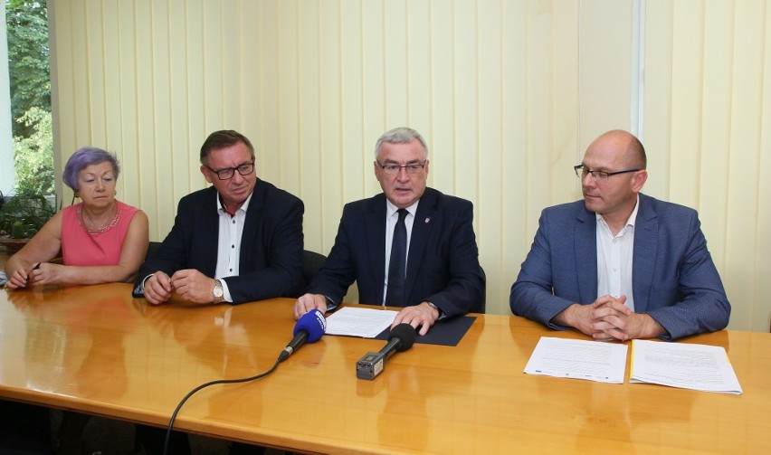 Od lewej: Jacek Sułek, dyrektor Departamentu Inwestycji i...